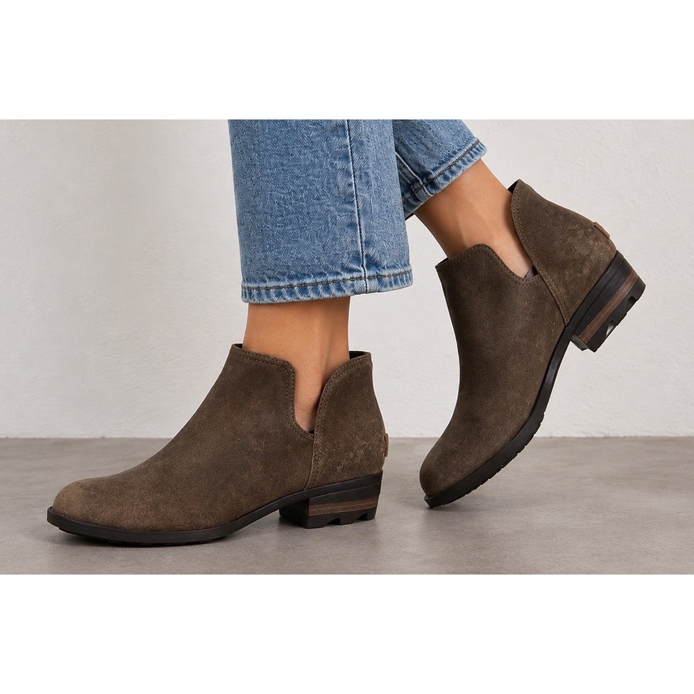 Sorel Lolla Brown Distressed Leather Cut Out Low Heel Ankle Boots Womens Size 9